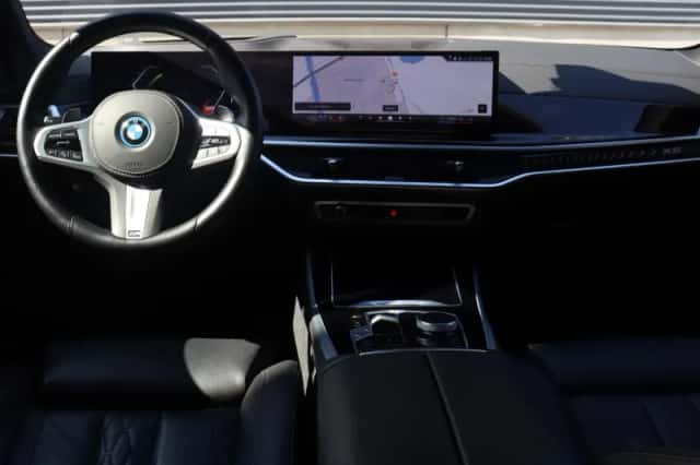 BMW X5 (2023) thumbnail 10