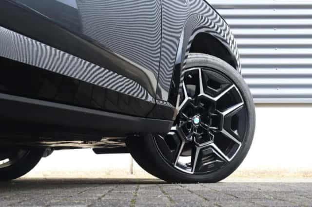 BMW XM (2024) thumbnail 7