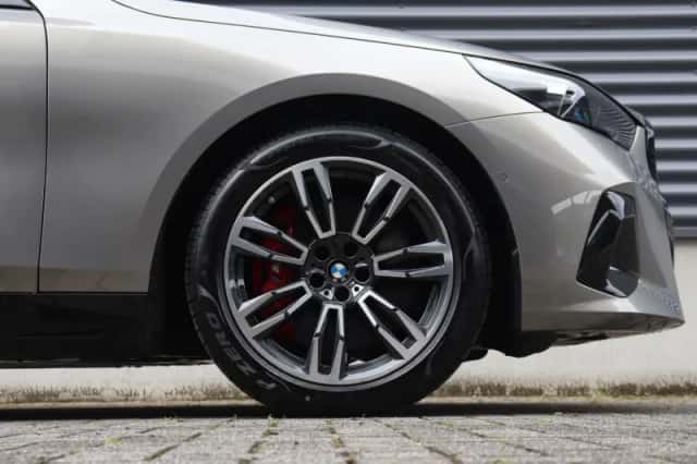 BMW 5-Serie (2025) thumbnail 6