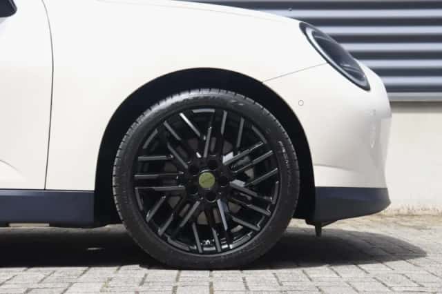 MINI Cooper (2026) thumbnail 6