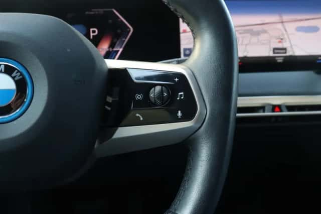 BMW iX (2022) thumbnail 15