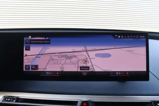 BMW iX (2022) thumbnail 17