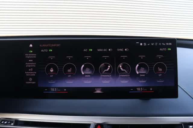 BMW iX (2022) thumbnail 22