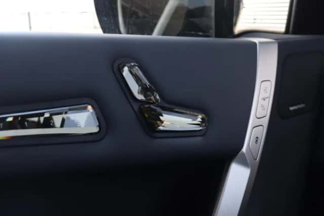 BMW iX (2022) thumbnail 24