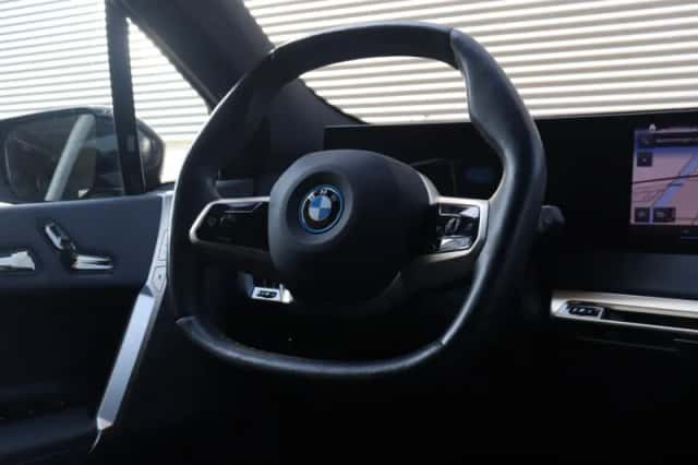 BMW iX (2022) thumbnail 27