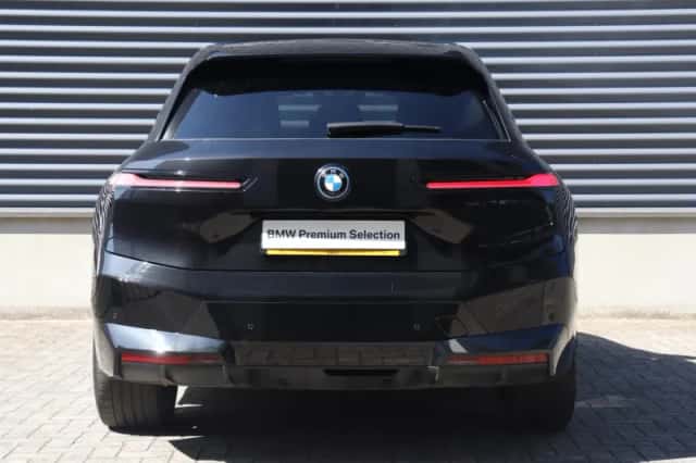 BMW iX (2022) thumbnail 4