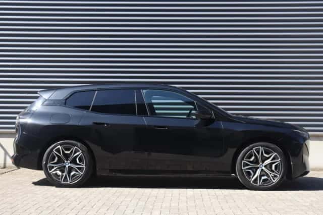 BMW iX (2022) thumbnail 5