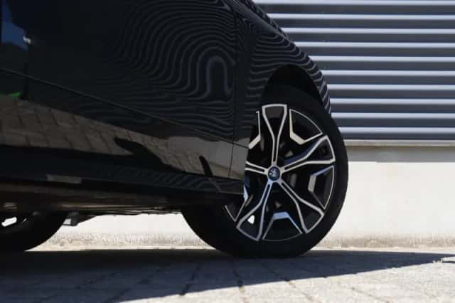 BMW iX (2022) thumbnail 7