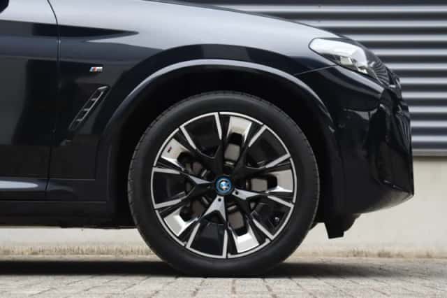 BMW iX3 (2025) thumbnail 6
