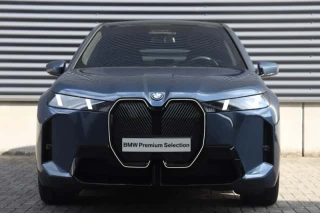 BMW iX (2025) thumbnail 3