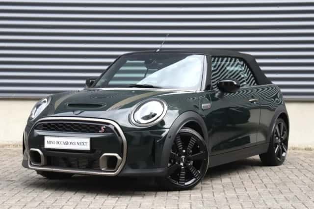 MINI Cabrio (2023) thumbnail 2