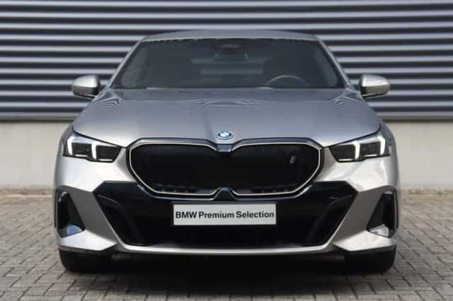 BMW i5 (2023) thumbnail 3