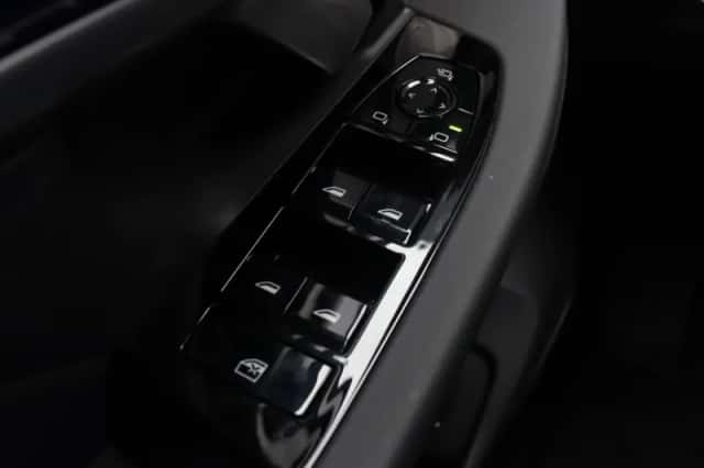 BMW i5 (2026) thumbnail 5