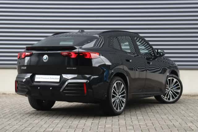BMW iX2 (2025) thumbnail 2