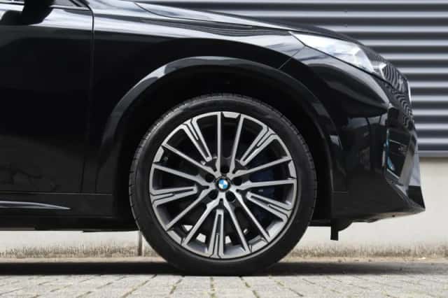 BMW iX2 (2025) thumbnail 6