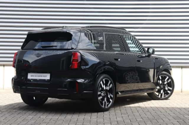 MINI Countryman (2025) thumbnail 2