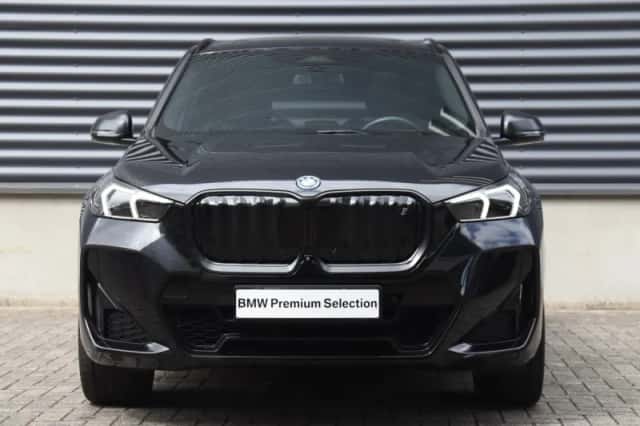 BMW iX1 (2023) thumbnail 3