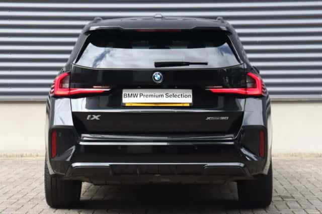 BMW iX1 (2023) thumbnail 4