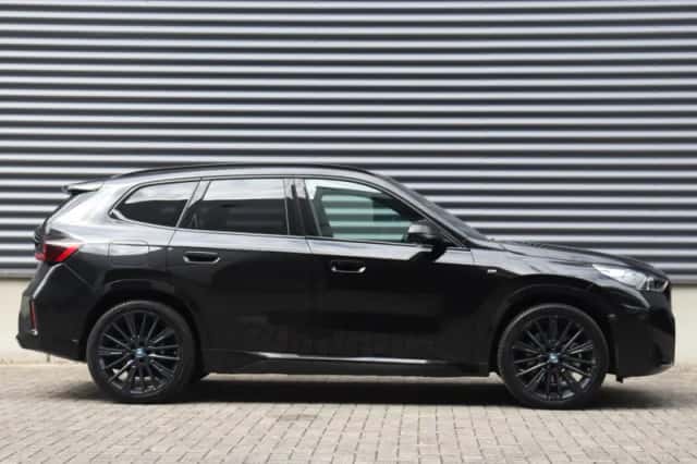 BMW iX1 (2023) thumbnail 5