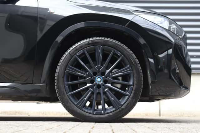 BMW iX1 (2023) thumbnail 6