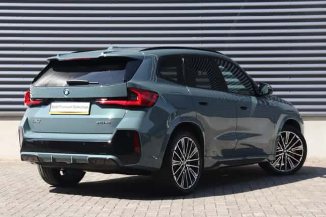 BMW iX1 (2026) thumbnail 2