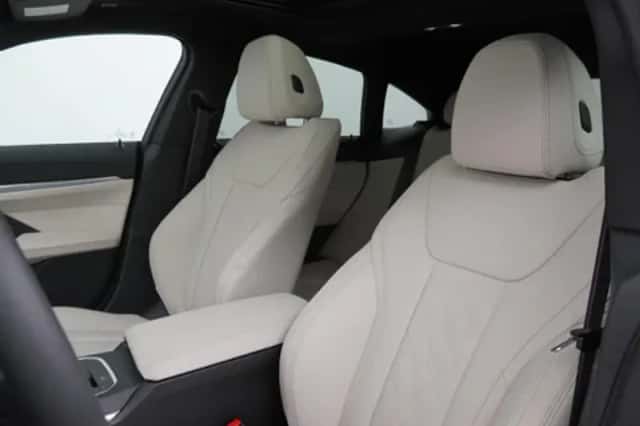 BMW i4 (2026) thumbnail 4