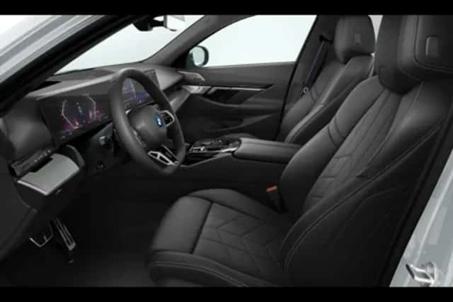 BMW i5 (2026) thumbnail 4