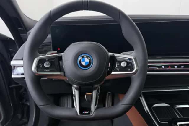 BMW i7 (2026) thumbnail 2