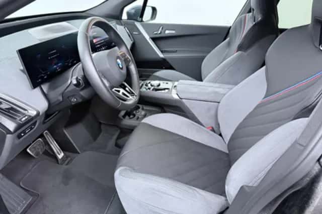 BMW iX (2025) thumbnail 4