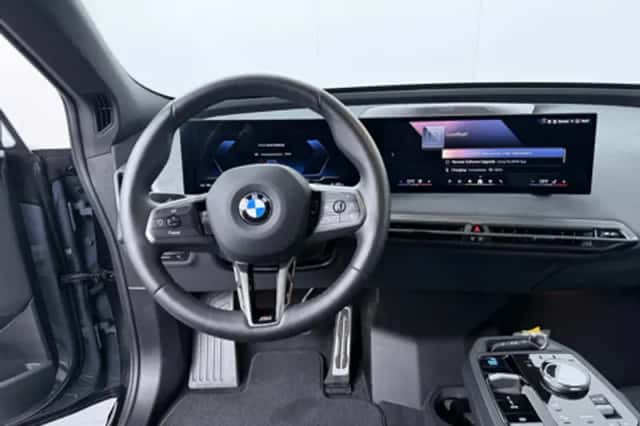 BMW iX (2025) thumbnail 5