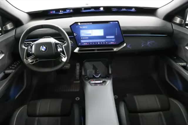 BMW iX3 (2026) thumbnail 4