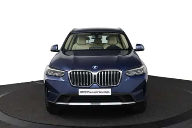 BMW X3 (2022) thumbnail 2