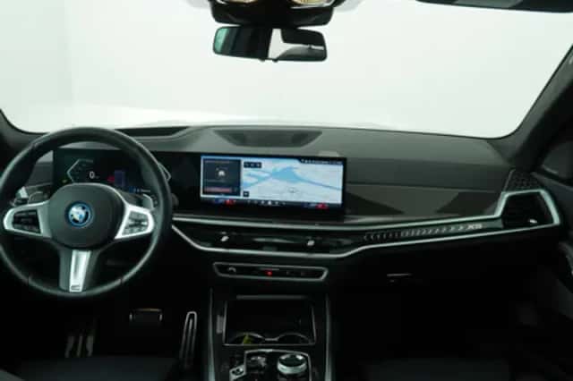 BMW X5 (2024) thumbnail 5