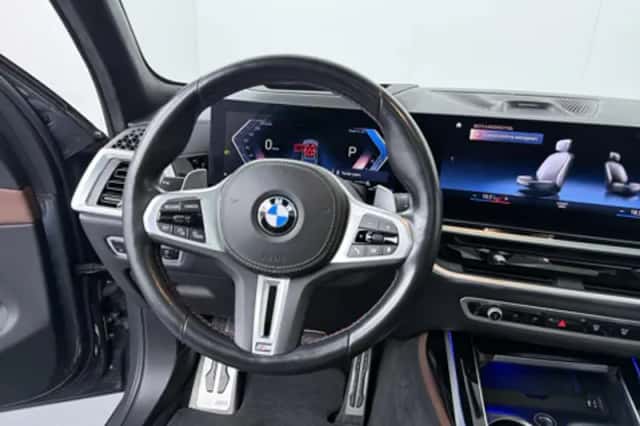BMW X7 (2022) thumbnail 2