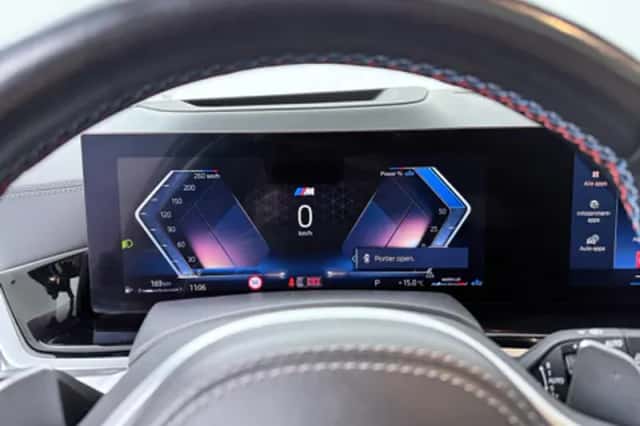 BMW X7 (2022) thumbnail 3
