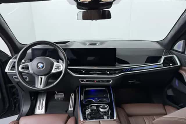 BMW X7 (2022) thumbnail 5