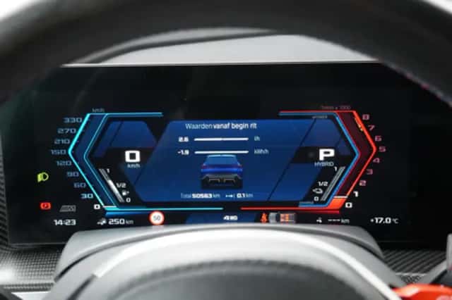 BMW XM PHEV (2023) thumbnail 3