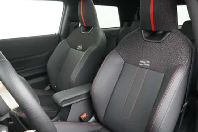MINI Cooper (2024) thumbnail 3