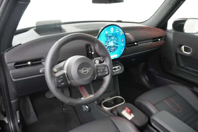 MINI Cooper (2024) thumbnail 4