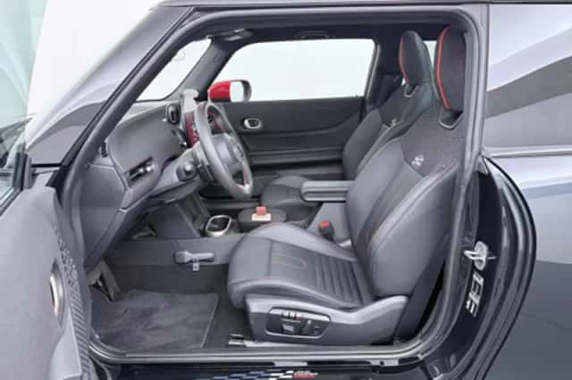 MINI 3-deurs Cooper C (2024) thumbnail 4