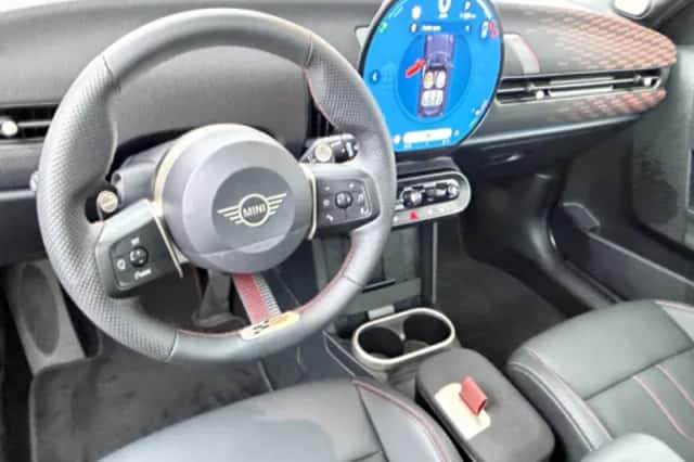 MINI Cooper (2025) thumbnail 2