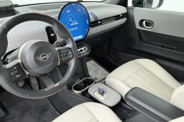 MINI Cabrio Cooper C (2025) thumbnail 5