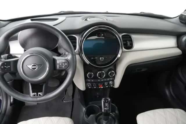 MINI Cabrio Cooper S (2023) thumbnail 5