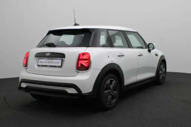 MINI 5-deurs Cooper (2024) thumbnail 2