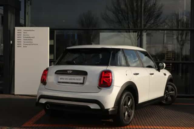 MINI 5-deurs Cooper (2024) thumbnail 2