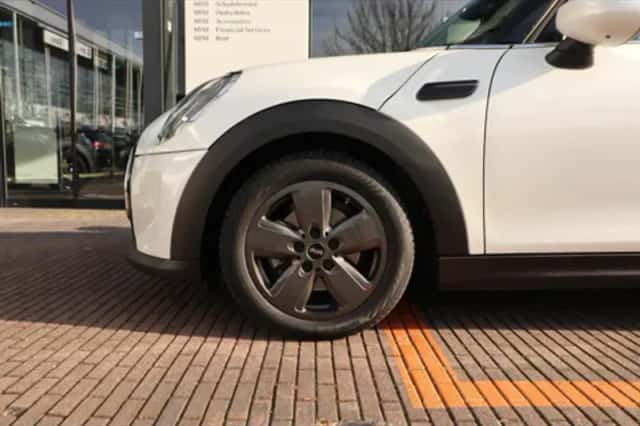 MINI 5-deurs Cooper (2024) thumbnail 4