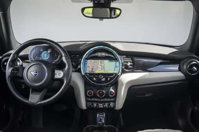 MINI 5 Deurs Cooper Aut (2021) thumbnail 3
