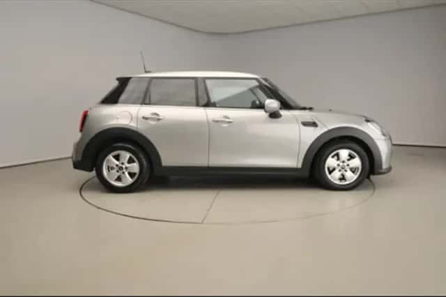 MINI Cooper (2023) thumbnail 5