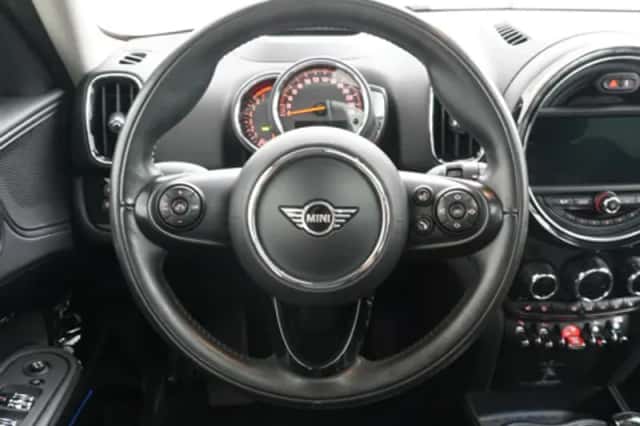 MINI Countryman (2019) thumbnail 2