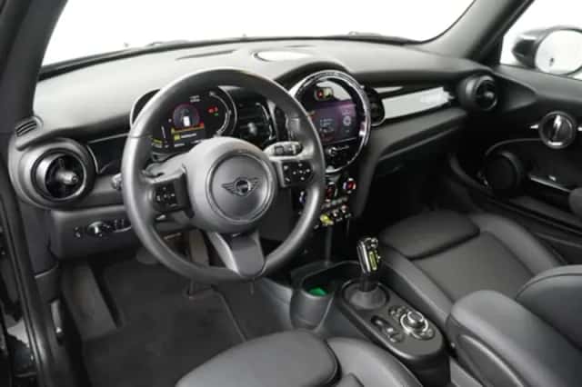 MINI Electric (2023) thumbnail 5